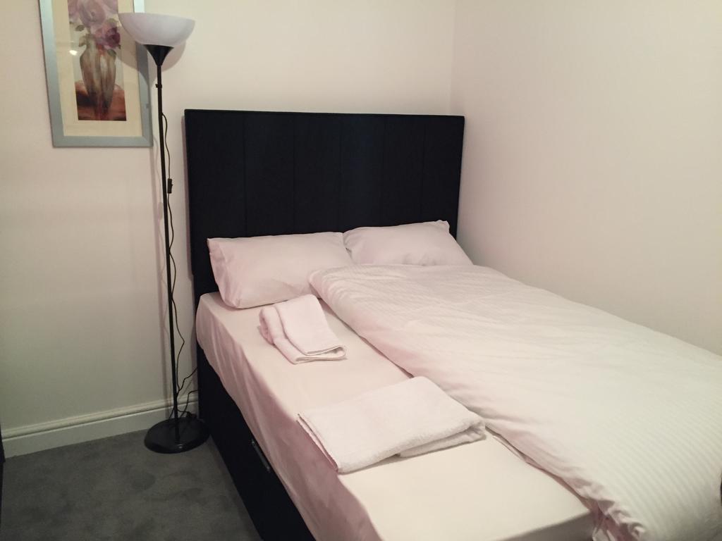 Canary Heights London Room photo